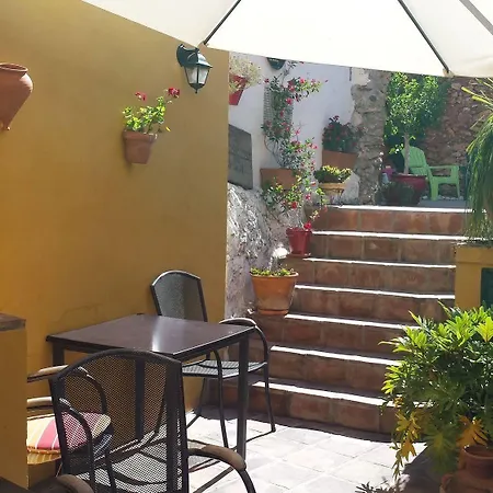Boutique Lorca بيت ضيافة 2*